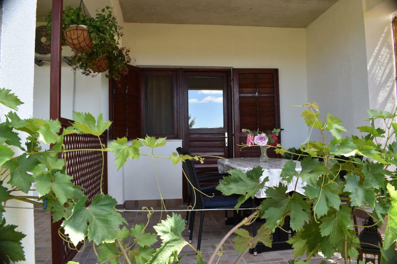 Apartment Nakic Vrpolje ภายนอก รูปภาพ
